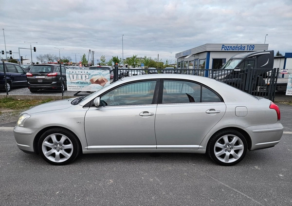 Toyota Avensis cena 15900 przebieg: 175000, rok produkcji 2006 z Gniezno małe 232